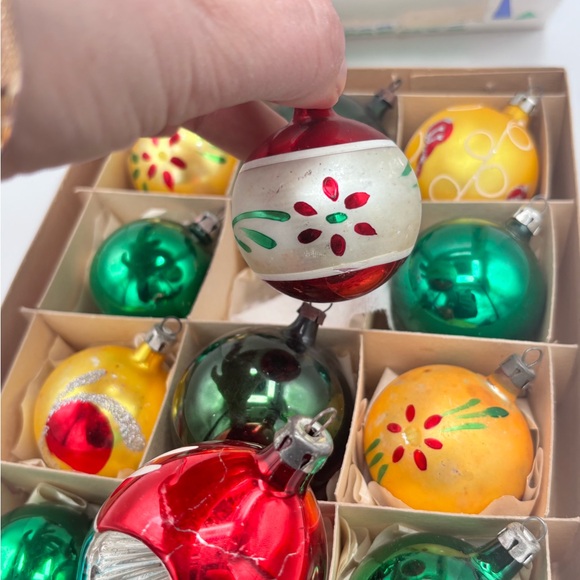 Vintage Santa Land Glass Christmas Ornaments Set of 12 Original Box - Picture 4 of 10